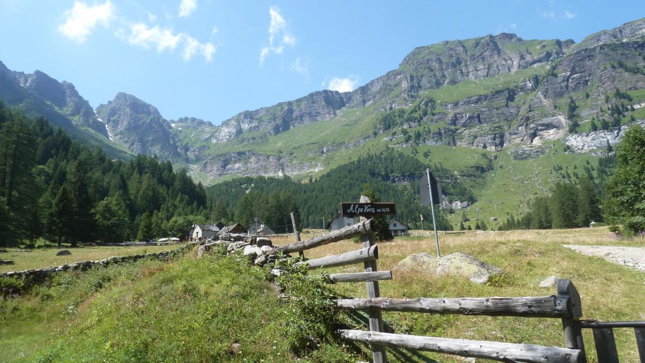 Giuditta Freecarpark&Garden Domodossola Luaran gambar